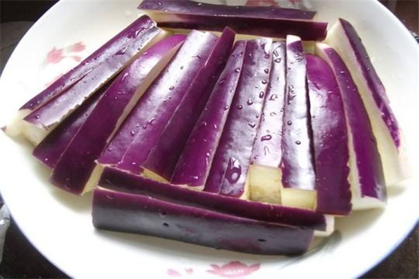 茄子隔水蒸多久能熟,面蒸茄丝的做法