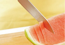 西瓜不仅是解酷暑神器,还可以做西瓜船、西瓜
