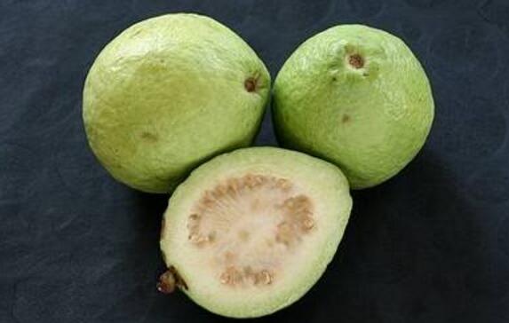 番石榴热量高吗,一个番石榴的热量60卡左右