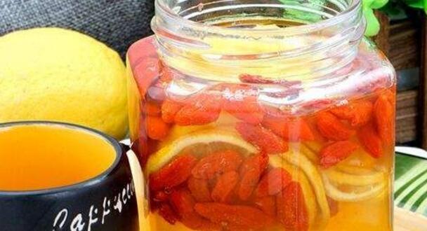 柠檬蜂蜜水怎么喝 喝柠檬蜂蜜水的4大禁忌