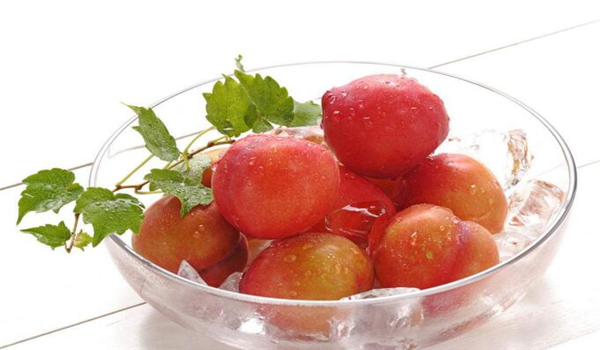 李子怎么腌制才好吃,李子的腌制方法(超简单)