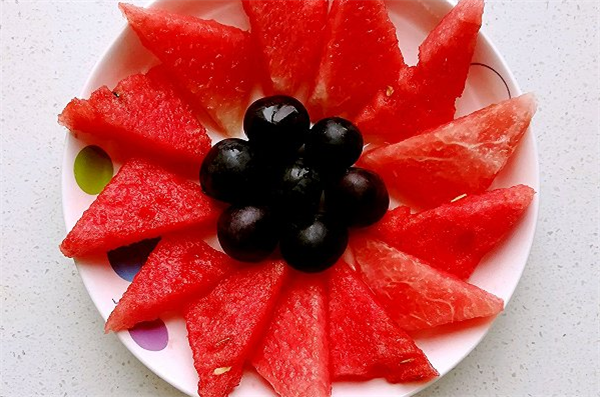 随手制作的创意水果拼盘图片,一看就会了水果拼盘图片和做法