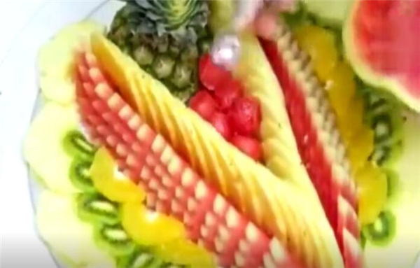 创意水果拼盘图片 超简单星级水果拼盘制作方法(图解)