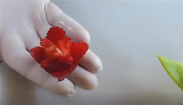 超级果花水果拼盘制作方法 招待客人就用这样的水果拼盘