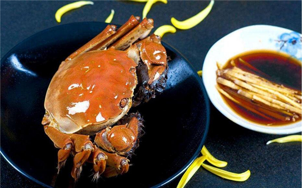 螃蟹开水蒸还是凉水蒸,蒸螃蟹水开后放入蒸