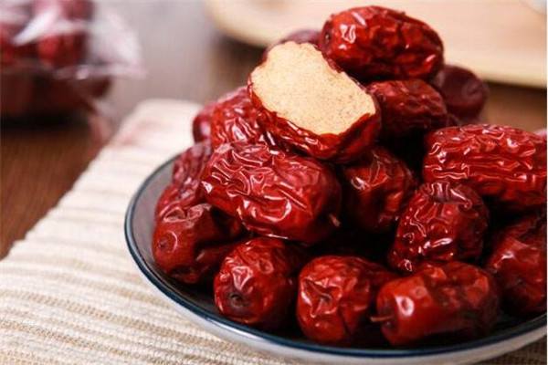 儿童缺铁性贫血吃什么水果好,儿童缺铁性贫血吃红枣香蕉荔枝樱桃