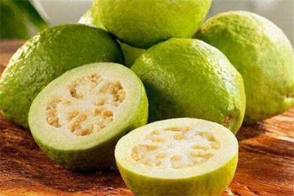 番石榴籽能吃吗,番石榴怎么吃籽