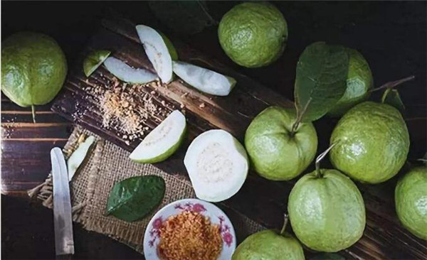 番石榴怎么吃好吃,红白心番石榴怎么吃