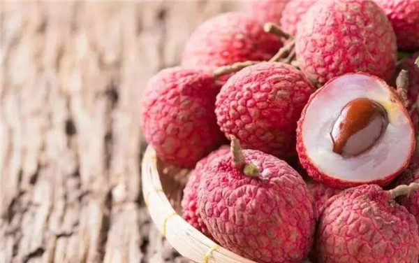 新鲜荔枝上火吗,荔枝的功效与作用