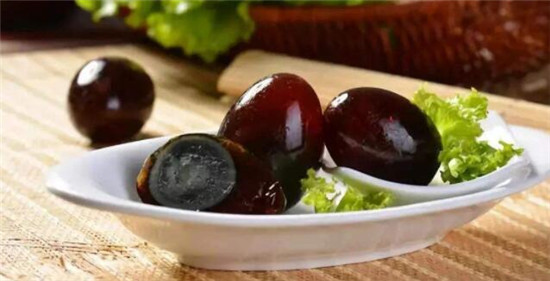 松花蛋的家庭腌制方法,土方法鸡蛋自制皮蛋的方法