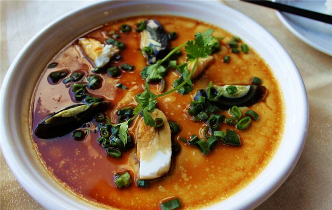 松花蛋不能与什么一块吃,女人吃皮蛋好处和坏处