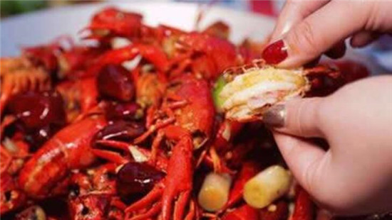 小龙虾哪些地方不能吃,吃了小龙虾头怎么办