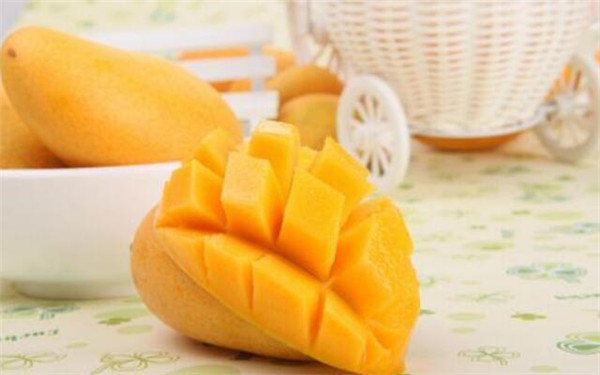 吃生芒果上火吗,芒果和什么一起吃才不会上火