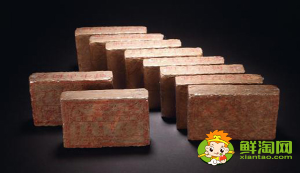 普洱茶砖和茶饼哪个好,茶饼贵还是茶叶贵