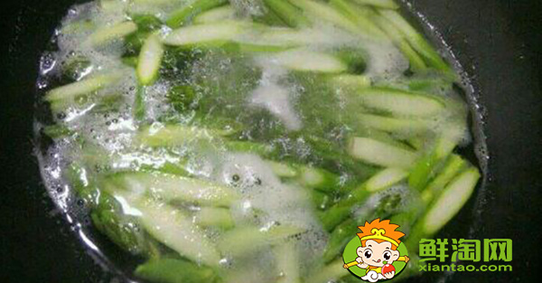 炒芦笋要焯水吗,常吃芦笋的害处
