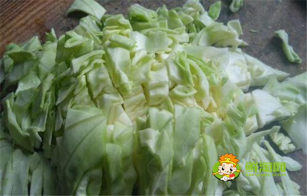 包莱怎么切块图解,包菜怎么切方便穿串