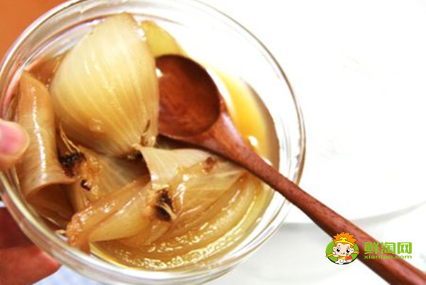 洋葱不剥皮可以吃吗,衣服上染上洋葱汁怎么洗