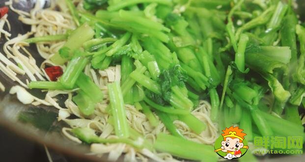 怎样炒芹菜更绿不褪色,怎样炒芹菜脆而不柴