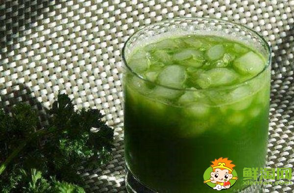 芹菜为什么感觉是咸的,芹菜汁是咸的可以喝吗