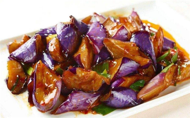 红烧茄子要去皮吗,红烧茄子不去皮口感更好不油腻