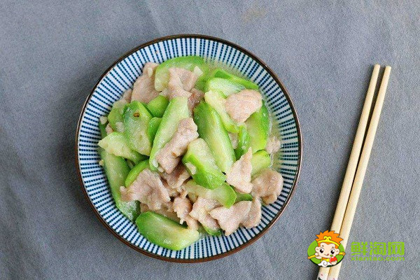 丝瓜用焯水吗,很多人都不知道,难怪炒出来的丝瓜不好吃