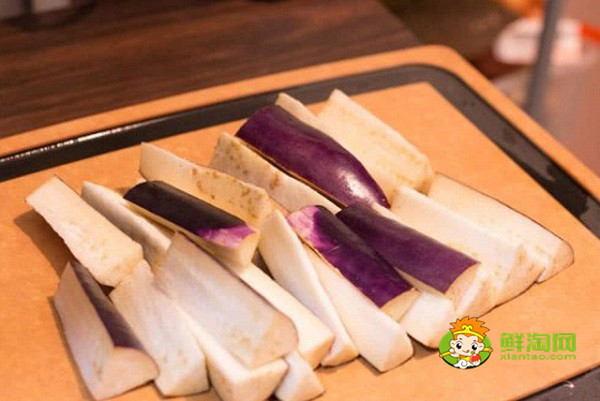 茄子如何防氧化,茄子加点盐不仅不容易变黑,还更好吃