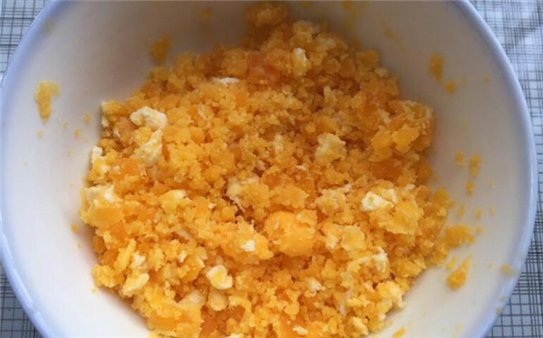 咸蛋黄豆腐用的哪种豆腐