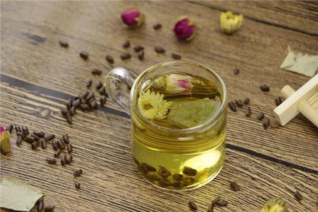 喝菊花决明子茶的功效与作用，菊花决明子茶真的能护肝吗