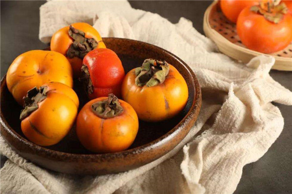 柿子和什么不能一起吃,柿子是热性还是凉性(凉性)