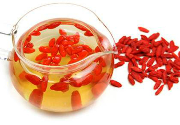 枸杞泡水喝的危害，枸杞泡水喝的功效与作用