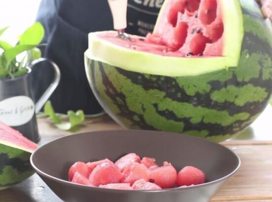 创意水果拼盘 大嘴巴的西瓜鲨鱼(详细做法步骤)